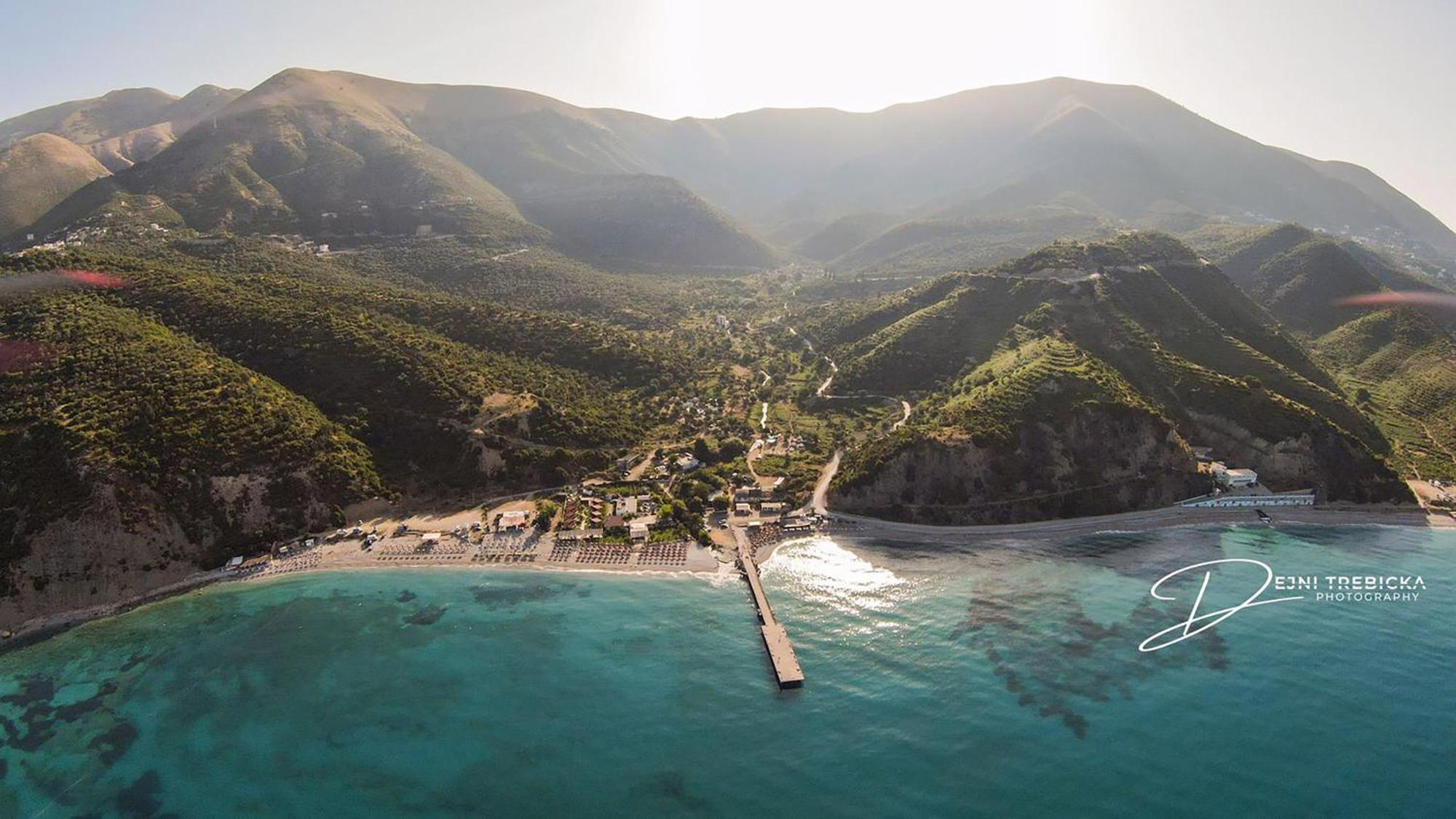 Tropikal Freskia Bunec Sarande Bagian luar foto